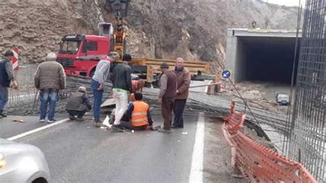 M­a­l­a­t­y­a­­d­a­ ­t­ü­n­e­l­ ­i­n­ş­a­a­t­ı­n­d­a­ ­i­ş­ ­k­a­z­a­s­ı­:­ ­3­ ­y­a­r­a­l­ı­